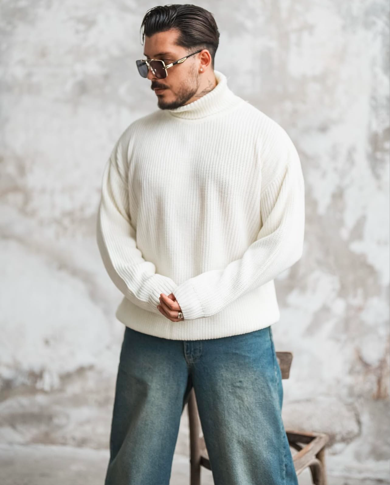 OVERSIZE TURTLE NECK SWEATER- WHITE