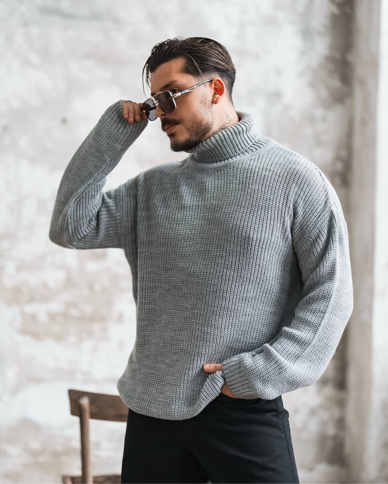 OVERSIZE TURTLE NECK SWEATER- GREY