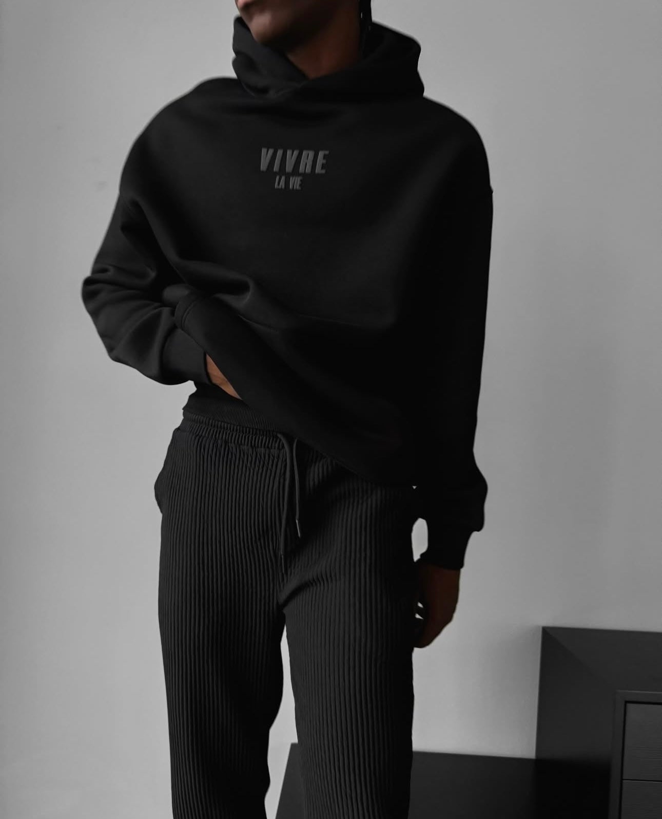 VIVRE LA VIE OVERSIZED HOODIE - BLACK