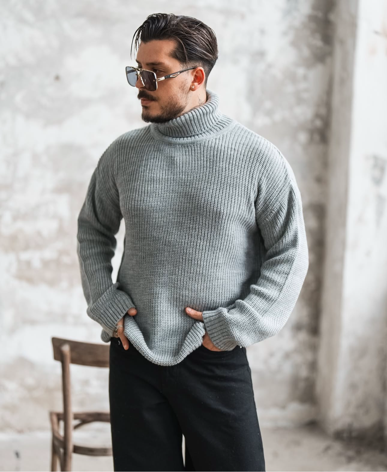 OVERSIZE TURTLE NECK SWEATER- GREY