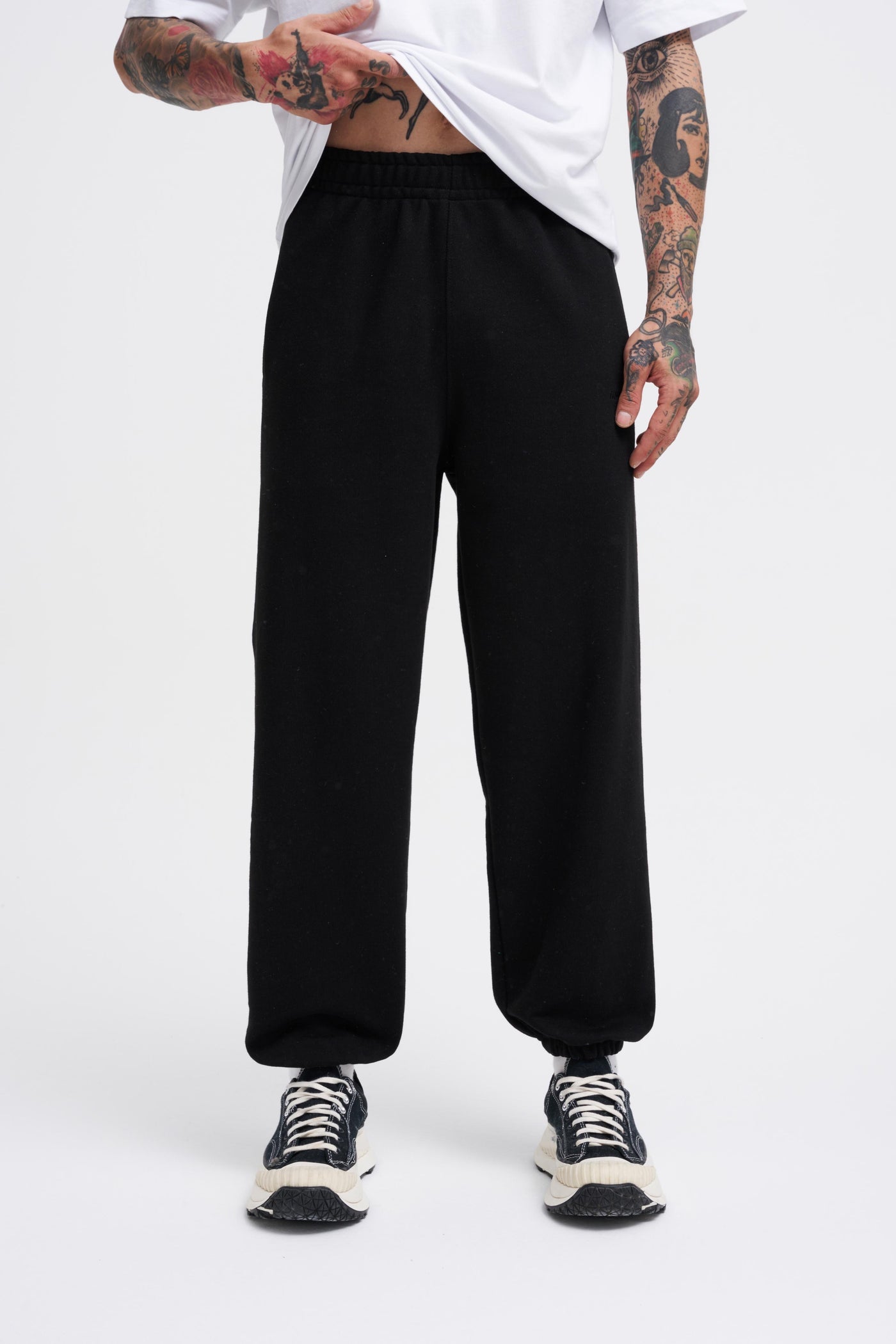 BASIC DIAGONAL JOGGER - BLACK